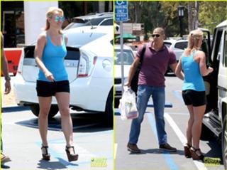 Britney Spears feet photo thumbnail
