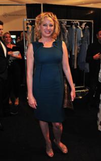 Virginia Madsen feet photo thumbnail