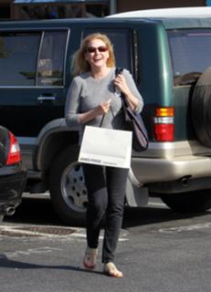 Virginia Madsen feet photo thumbnail