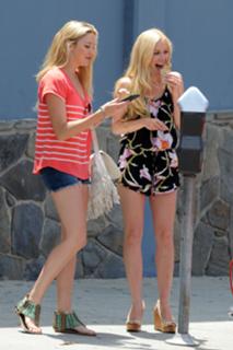 Heidi Montag feet photo thumbnail