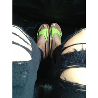 Pixie Lott feet photo thumbnail