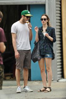 Leighton Meester feet photo thumbnail