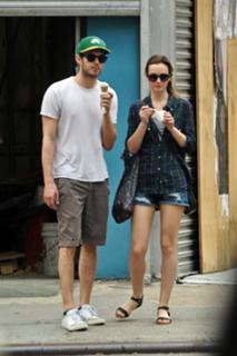 Leighton Meester feet photo thumbnail