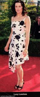 Lucy Lawless feet photo thumbnail