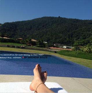 Flávia Alessandra feet photo thumbnail