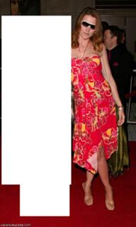 Lucy Lawless feet photo thumbnail