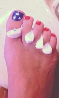 Angela Kinsey feet photo thumbnail