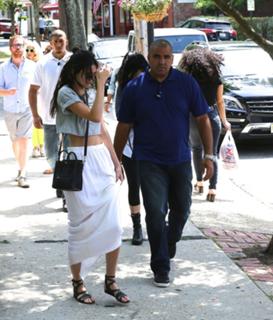 Kendall Jenner feet photo thumbnail
