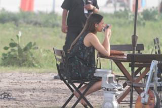 Bruna Marquezine feet photo thumbnail
