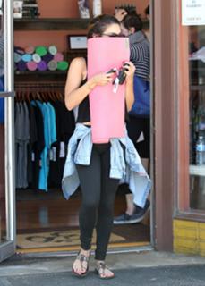 Vanessa Hudgens feet photo thumbnail