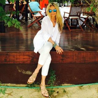 Adriane Galisteu feet photo thumbnail