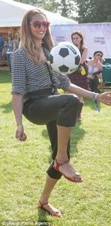 Alesha Dixon feet photo thumbnail
