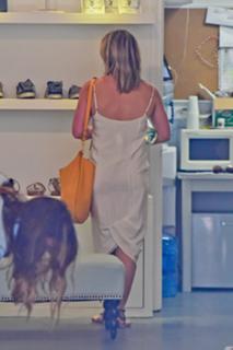 Hilary Duff feet photo thumbnail