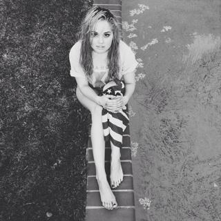 Debby Ryan feet photo thumbnail