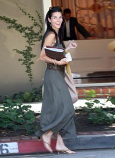 Angie Harmon feet photo thumbnail