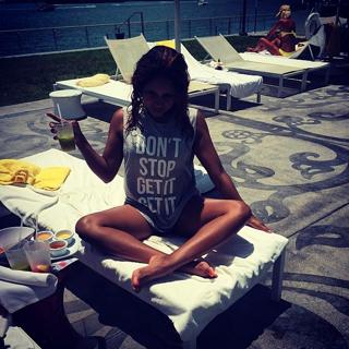 Angela Yee feet photo thumbnail