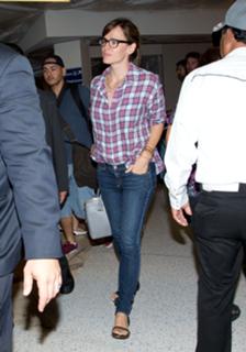 Jennifer Garner feet photo thumbnail