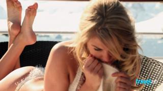 Kate Upton feet photo thumbnail