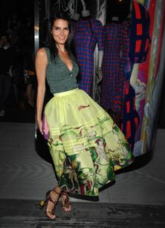 Angie Harmon feet photo thumbnail