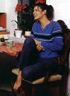 Angie Harmon feet photo thumbnail