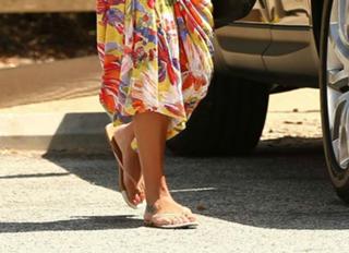 Lea Michele feet photo thumbnail