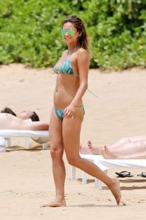 Shay Mitchell feet photo thumbnail