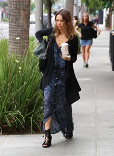 Jessica Alba feet photo thumbnail
