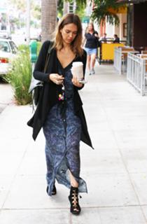 Jessica Alba feet photo thumbnail