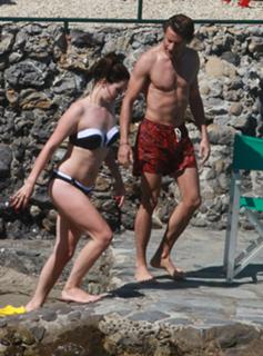 Lana Del Rey feet photo thumbnail