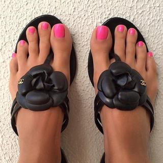 Jelena Karleusa feet photo thumbnail