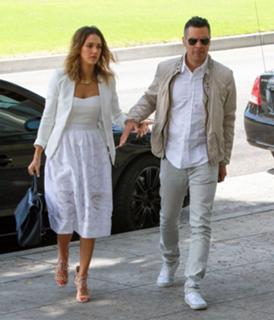 Jessica Alba feet photo thumbnail