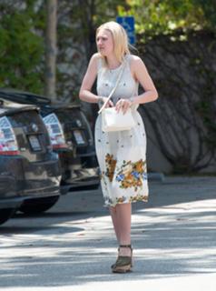 Dakota Fanning feet photo thumbnail