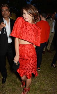 Gemma Arterton feet photo thumbnail