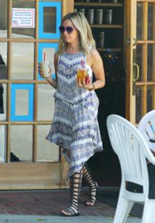 Ashley Tisdale feet photo thumbnail