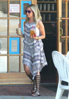 Ashley Tisdale feet photo thumbnail