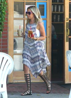 Ashley Tisdale feet photo thumbnail