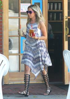 Ashley Tisdale feet photo thumbnail