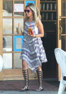 Ashley Tisdale feet photo thumbnail