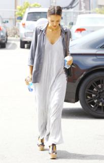 Jessica Alba feet photo thumbnail