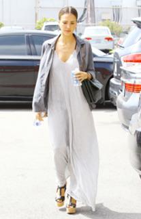 Jessica Alba feet photo thumbnail