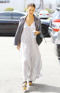 Jessica Alba feet photo thumbnail