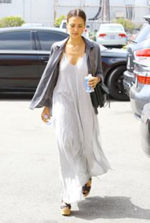 Jessica Alba feet photo thumbnail