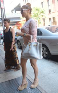 Jennifer Lopez feet photo thumbnail