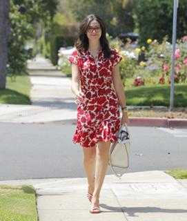 Emmy Rossum feet photo thumbnail