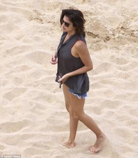 Penélope Cruz feet photo thumbnail