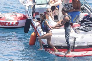 Nicole Scherzinger feet photo thumbnail