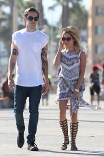 Ashley Tisdale feet photo thumbnail
