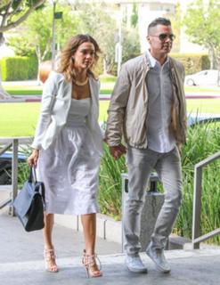 Jessica Alba feet photo thumbnail
