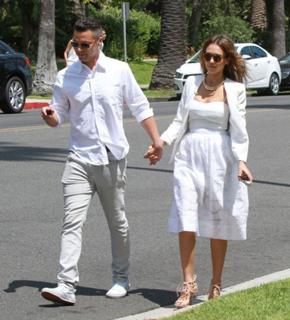 Jessica Alba feet photo thumbnail