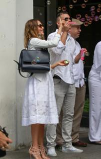 Jessica Alba feet photo thumbnail